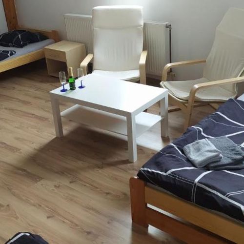 Camera cvadrupla familial(ă) (se poate solicita pat suplimentar)
