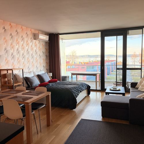 Apartament studio cu panoramă pentru 4 pers. (se inchirieaza doar integral)