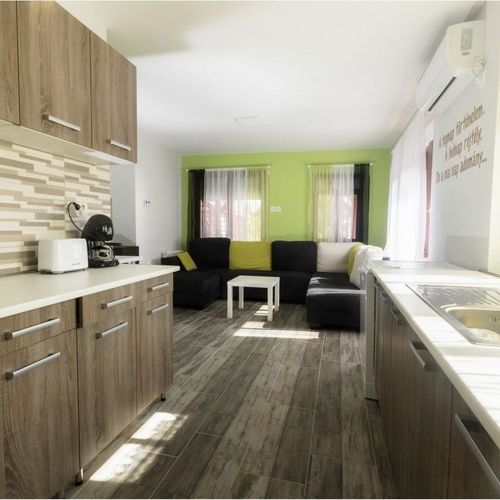 Apartament 7-osobowy na parterze z własną kuchnią z 2 pomieszczeniami sypialnianymi (możliwa dostawka)