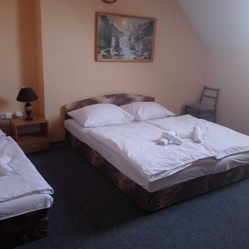 Apartament 9-osobowy ze wspólną łazienką z 2 pomieszczeniami sypialnianymi