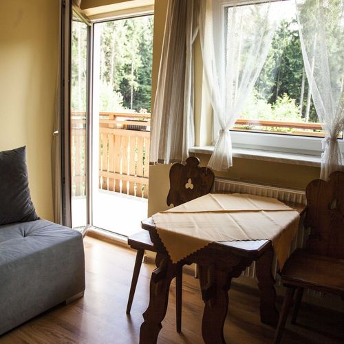 Camera dubla cu balcon cu baie (se poate solicita pat suplimentar)