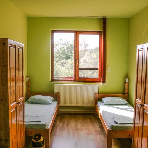 Întreaga unitate întreaga unitate cu vedere spre pădure pentru 31 pers. (se inchirieaza doar integral)