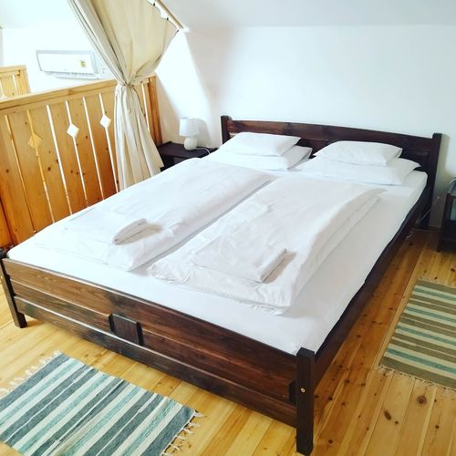 Apartament întreaga unitate cu grădină pentru 4 pers. (se inchirieaza doar integral)