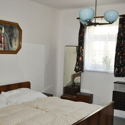 Casa rustică întreaga unitate cu vedere spre grădină pentru 4 pers. (se inchirieaza doar integral) (se poate solicita pat suplimentar)