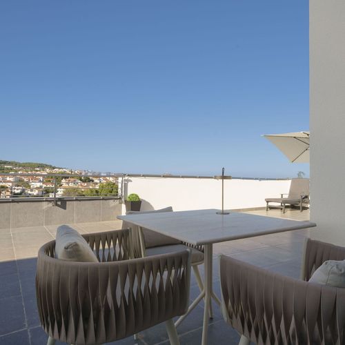 Camera cvadrupla deluxe cu vedere spre mare