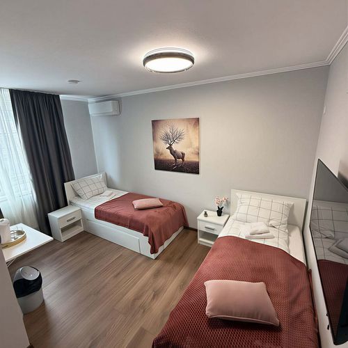 Camera twin la etaj tV cu ecran plat