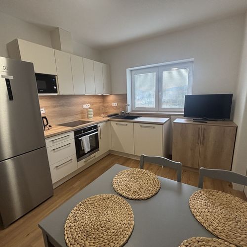 Apartament 4-osobowy z łazienką z własną kuchnią z 2 pomieszczeniami sypialnianymi