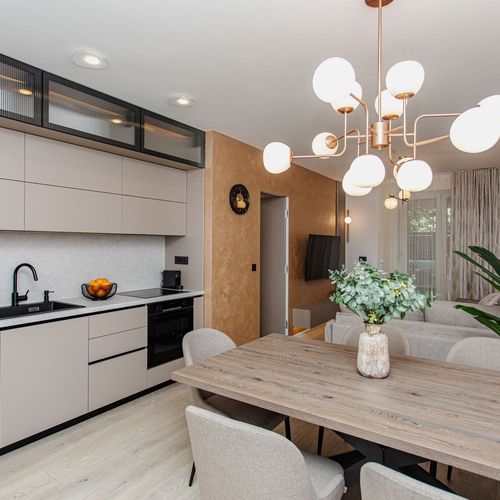 Apartament design cu terasă cu 2 camere pentru 4 pers. (se poate solicita pat suplimentar)