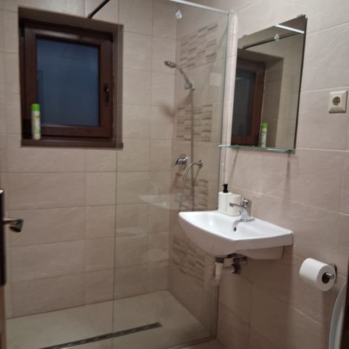 Camera dubla la etaj tV cu ecran plat