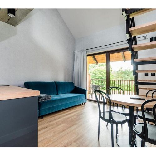 Apartament 5-osobowy z balkonem z antresolą z 2 pomieszczeniami sypialnianymi