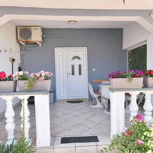Apartament 3-osobowy z klimatyzacją z tarasem z 1 pomieszczeniem sypialnianym A-21836-b