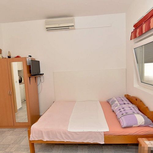 Apartament 3-osobowy z klimatyzacją z tarasem z 1 pomieszczeniem sypialnianym AS-21836-a