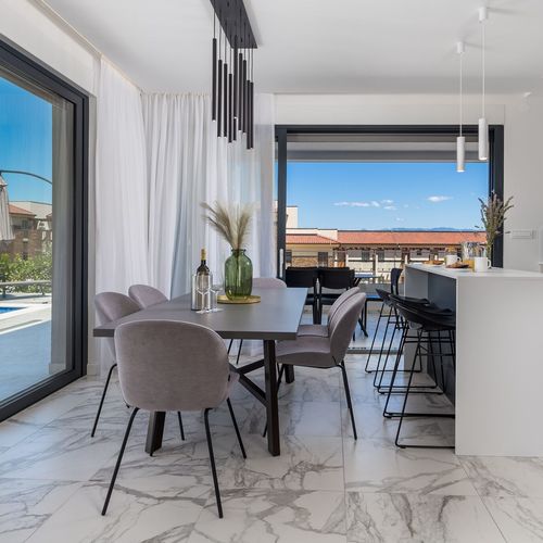 Apartament pentru 5 pers. (se inchirieaza doar integral)