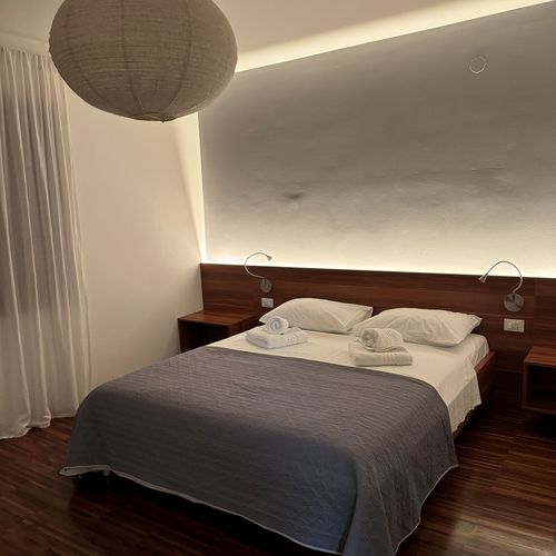 Apartament cu vedere spre mare b cu 2 camere pentru 4 pers. (se poate solicita pat suplimentar)