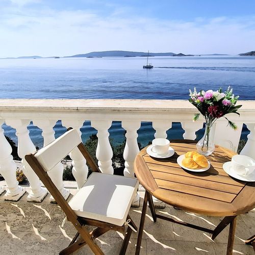 Apartament cu balcon cu vedere spre mare cu 3 camere pentru 6 pers.