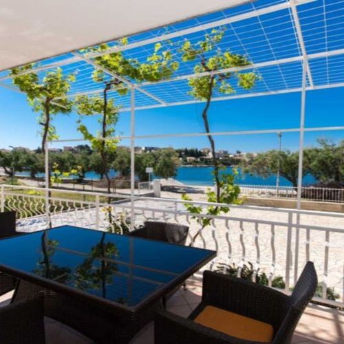Apartament la parter b cu 2 camere pentru 4 pers. (se poate solicita pat suplimentar)