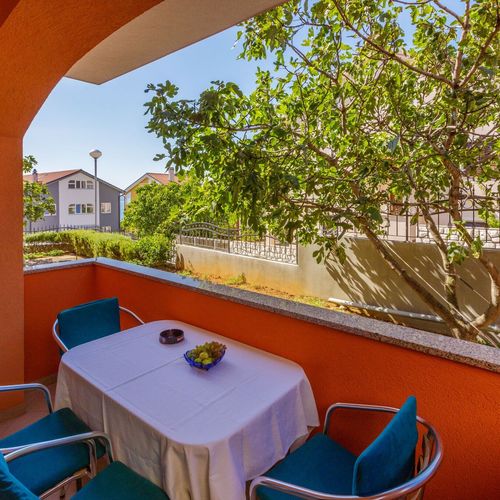 Apartament la parter cu balcon cu 1 camera pentru 2 pers. (se poate solicita pat suplimentar)