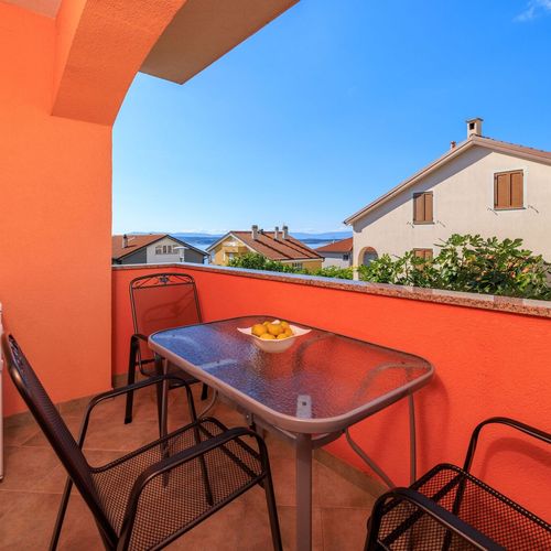 Apartament cu balcon cu vedere spre mare cu 1 camera pentru 2 pers. (se poate solicita pat suplimentar)