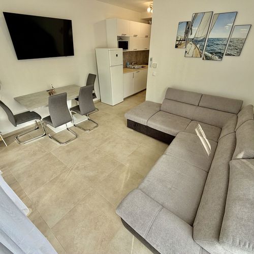 Apartament confort la parter cu 2 camere pentru 4 pers.