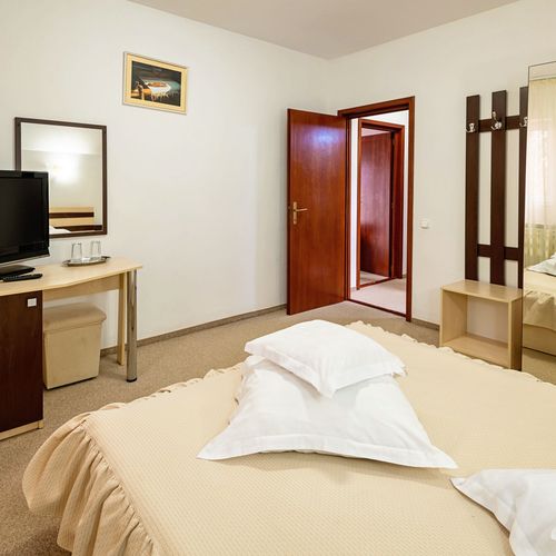 Apartament standard întreaga unitate cu 2 camere pentru 4 pers.