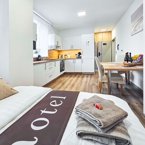 Apartman s vlastní kuchyní s manželskou postelí s 1 ložnicí na poschodí