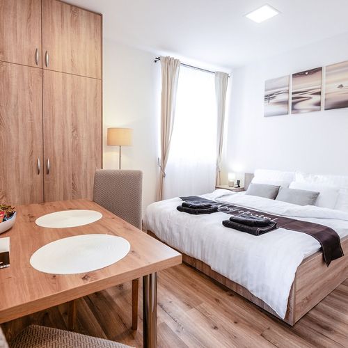 Apartman s vlastní kuchyní s manželskou postelí s 1 ložnicí na poschodí