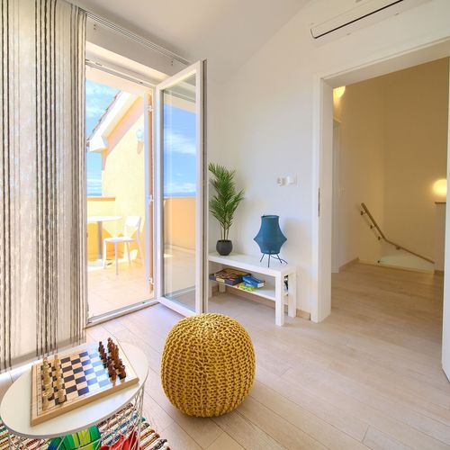 Apartament deluxe cu balcon cu 2 camere pentru 4 pers.