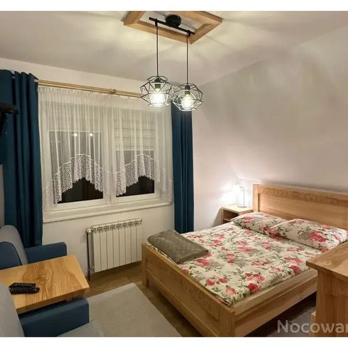 Pokoj s manželskou postelí