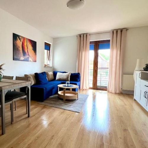 Apartament la parter cu balcon cu 2 camere pentru 4 pers.