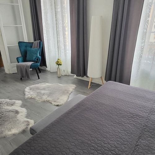 Apartament executive la etaj pentru 4 pers. (se inchirieaza doar integral)