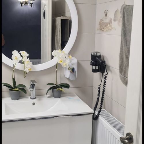 Casă de vacanță întreaga unitate cu vedere spre munte pentru 16 pers. (se inchirieaza doar integral) (se poate solicita pat suplimentar)