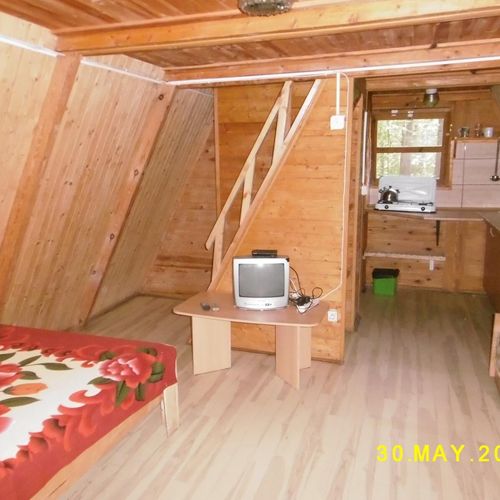 Cabană pentru 4 pers. (se inchirieaza doar integral)