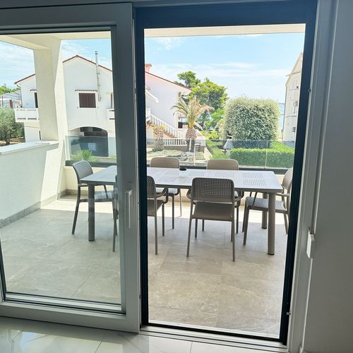 Apartament cu balcon cu aer condiționat cu 2 camere pentru 4 pers.