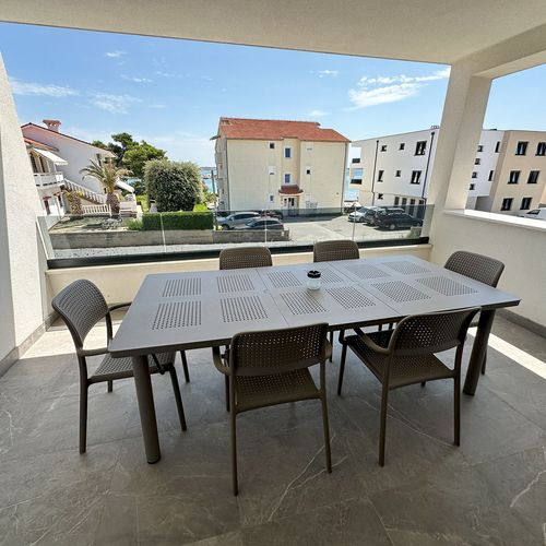 Apartament cu balcon cu aer condiționat cu 2 camere pentru 4 pers.