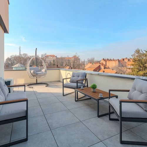 Apartament întreaga unitate cu terasă pentru 4 pers. (se inchirieaza doar integral)