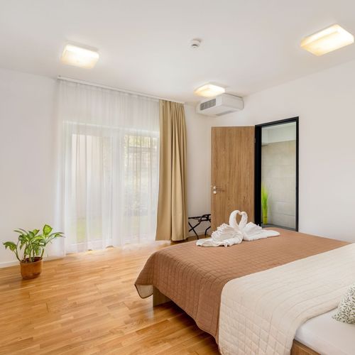 Apartament premium la parter cu 1 camera pentru 2 pers. (se poate solicita pat suplimentar)