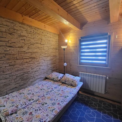 Apartament 5-osobowy na parterze z widokiem na las z 2 pomieszczeniami sypialnianymi (możliwa dostawka)