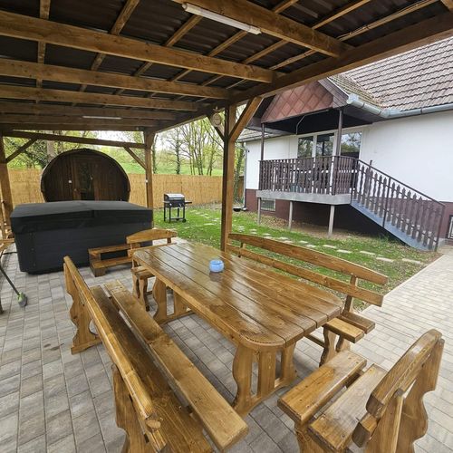 Dom gościnny 4-osobowy cały dom z widokiem na ogród