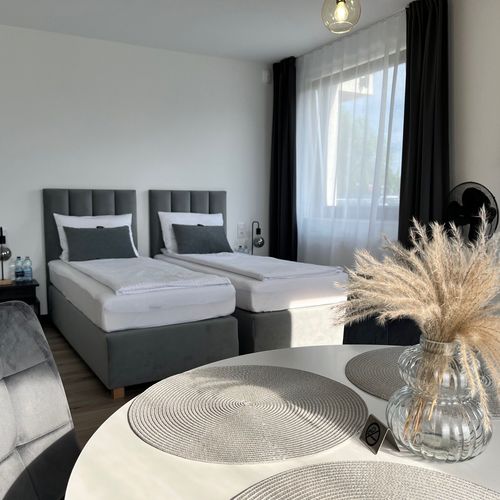Camera cvadrupla standard Plus la parter