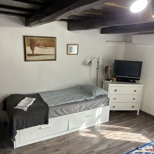 Casă de vacanță cu aer condiționat cu grădină pentru 2 pers. (se inchirieaza doar integral) (se poate solicita pat suplimentar)