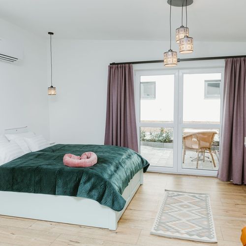 Apartament design la parter cu 1 camera pentru 2 pers.