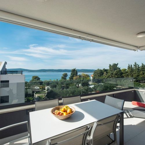 Apartament exclusive la etaj cu 3 camere pentru 6 pers.