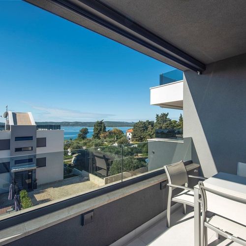 Apartament cu balcon cu aer condiționat cu 3 camere pentru 6 pers.