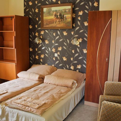 Apartament la parter cu vedere spre grădină cu 1 camera pentru 2 pers.