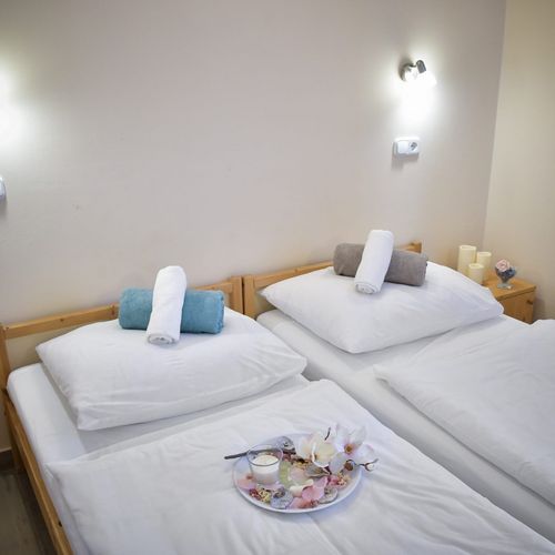Casă de vacanță întreaga unitate cu aer condiționat pentru 2 pers. (se inchirieaza doar integral) (se poate solicita pat suplimentar)