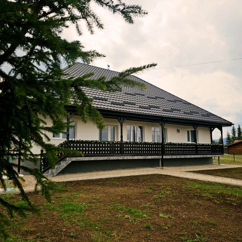 Casă de vacanță întreaga unitate cu vedere spre munte pentru 8 pers. (se inchirieaza doar integral)