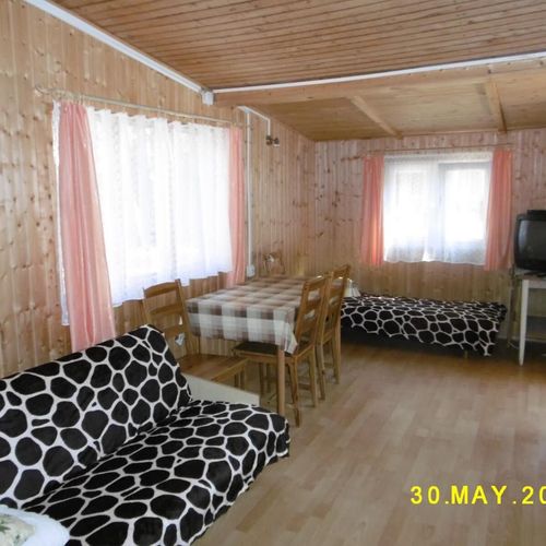 Cabană pentru 6 pers. (se inchirieaza doar integral)