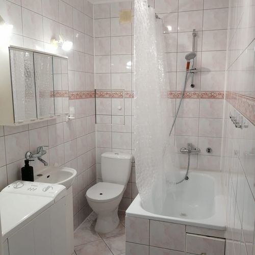 Apartament 2-osobowy na parterze z balkonem z 1 pomieszczeniem sypialnianym