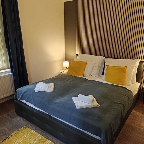 Apartament la parter cu vedere spre grădină cu 1 camera pentru 2 pers.