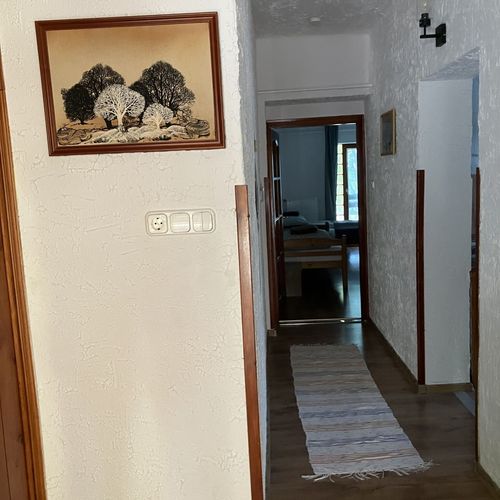 Apartament la parter b pentru 4 pers. (se inchirieaza doar integral)